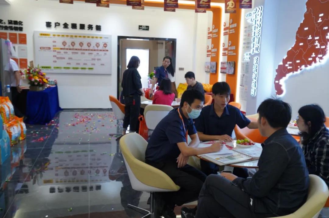 聽(tīng)說(shuō)，華美樂(lè)這2家店，開(kāi)業(yè)第一天就被擠爆了！